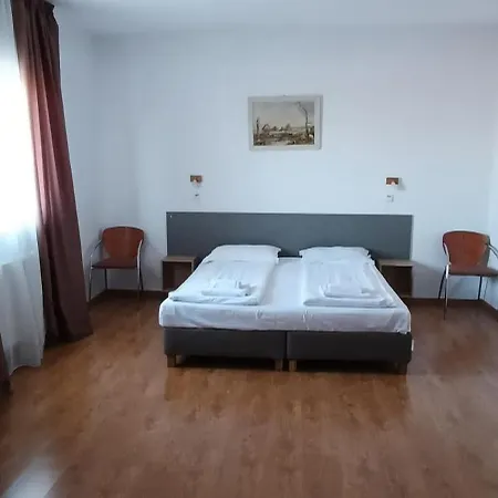 Liliacul Hotel 3*